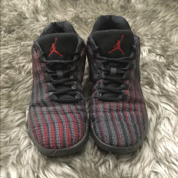 Jordan basketball shoes - Picture 2 of 8